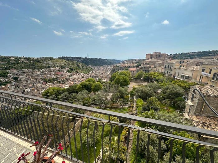 Appartamento con 6 locali in vendita in VIA FONTANA, Modica Alta, Modica