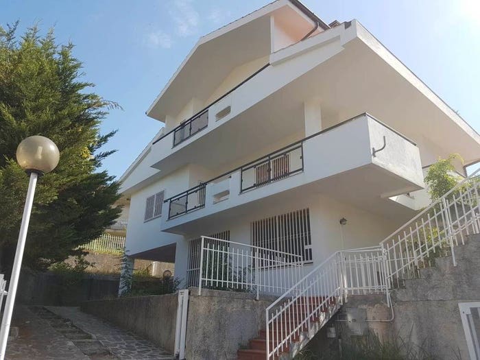Casa con 6 locali in vendita in Via Papa Giovanni XXIII, Rosario, Mendicino
