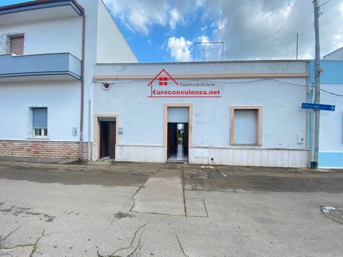 Appartamento con 6 locali in vendita in Via Felline, Melissano