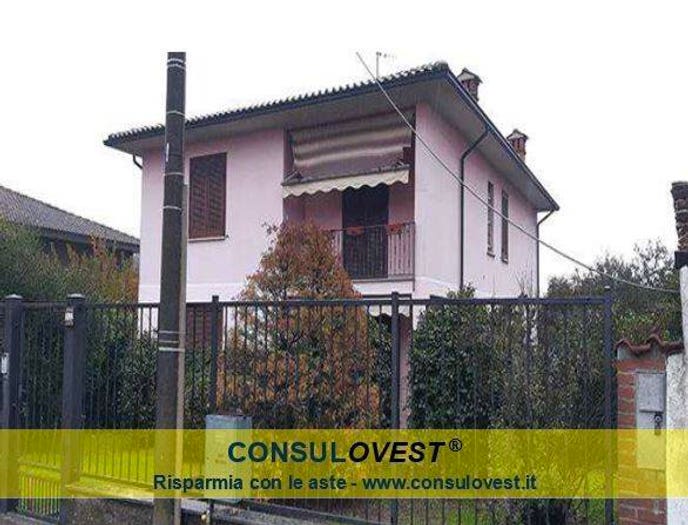 Casa con 6 locali in vendita in Via Santa Lucia, Centro, Garlasco