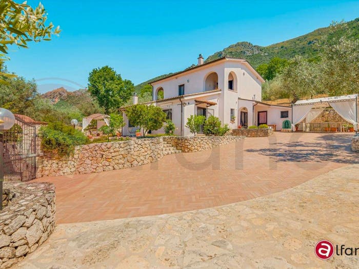 Casa con 6 locali in vendita in Via Vicini, Castrocielo