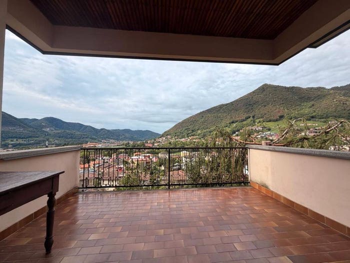 Appartamento trilocale in vendita in Via Vittorio Carrara, Centro, Albino