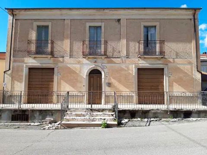 Casa con 6 locali in vendita in Corso Vittorio Emanuele, Bugnara