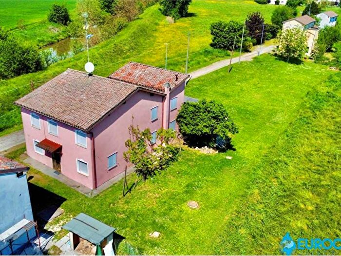 Casa con 6 locali in vendita in via Nazario Sauro, Centro, Rolo