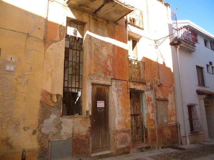 Casa quadrilocale in vendita in Via Giacomo Leopardi, Centro, Nuoro