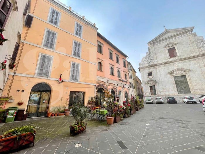 Appartamento con 5 locali in vendita in Via Mazzini, Centro, Orte