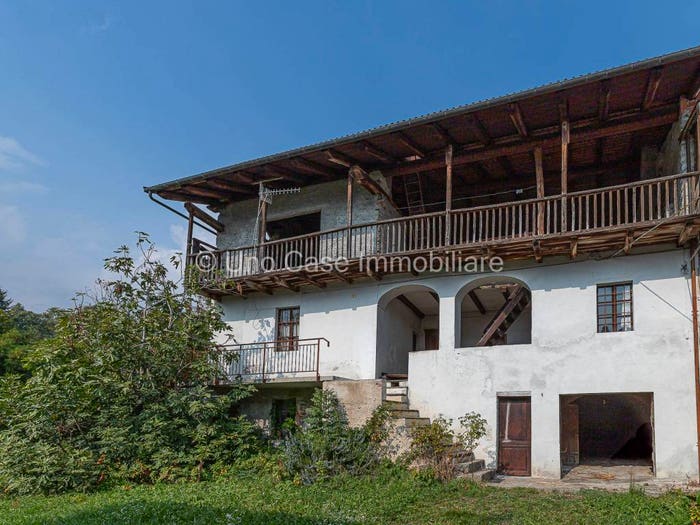 Casa con 5 locali in vendita in Piazza San Carlo, Vico Canavese, Valchiusa