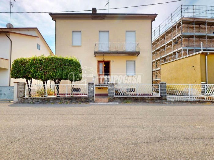 Casa con 6 locali in vendita in Via Papa Giovanni XXIII, Centro, Bagnolo in Piano