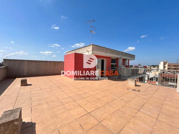 Appartamento con 6 locali in vendita in Via Vincenzo Andriani, Poligono Via San Cesario, Lecce