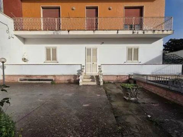 Casa con 6 locali in vendita in Via Vittorio Alfieri, Centro, Carmiano