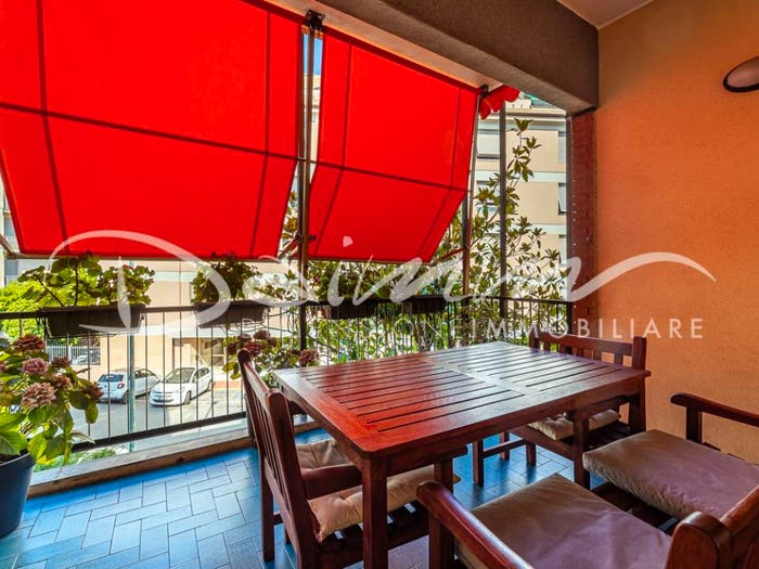 Appartamento con 6 locali in vendita in Via Nicola Fabrizi, Quarto, Genova