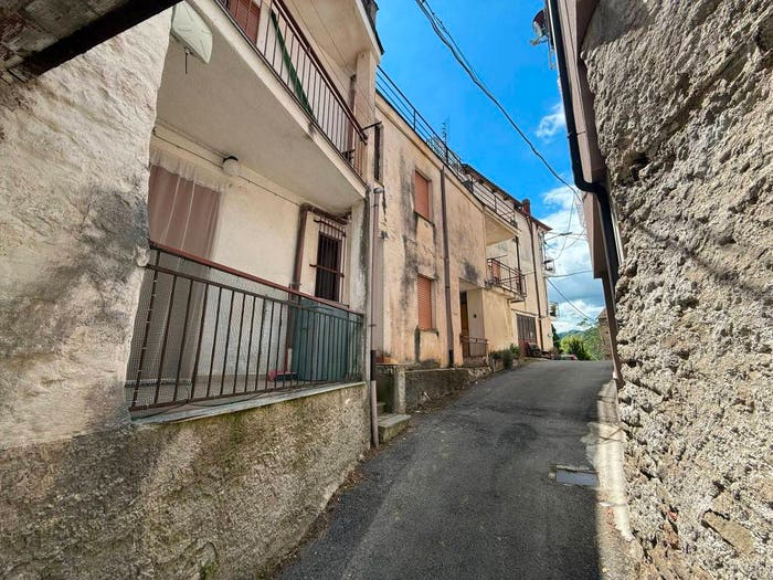 Appartamento trilocale in vendita in Via Don Ferraro, Valzemola, Roccavignale