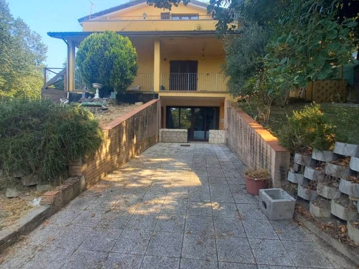 Casa con 6 locali in vendita in Strada del Sole, Centro, Magione