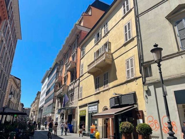 Appartamento trilocale in vendita in Strada Camillo Benso di Cavour, Centro Storico, Parma