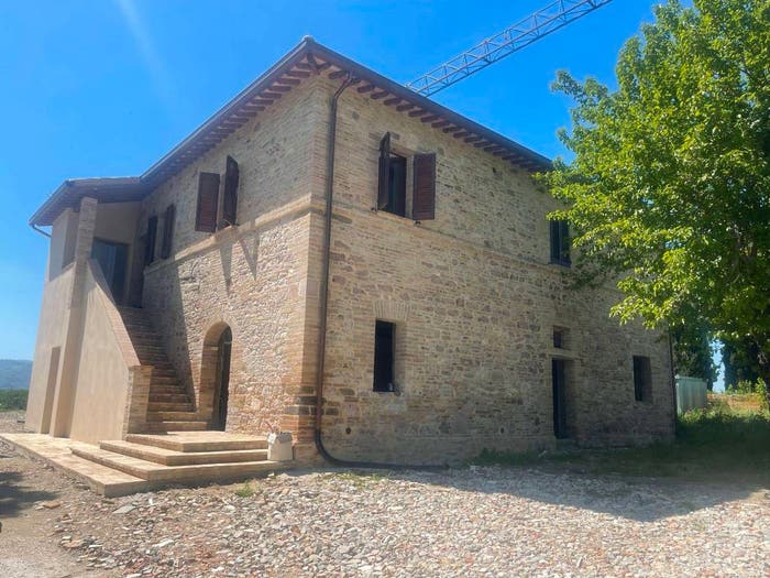 Casa con 6 locali in vendita in Bastia Umbra