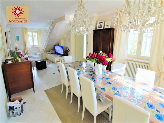 Casa con 6 locali in vendita in Piazza Guglielmo Marconi, Centro, Forte dei Marmi