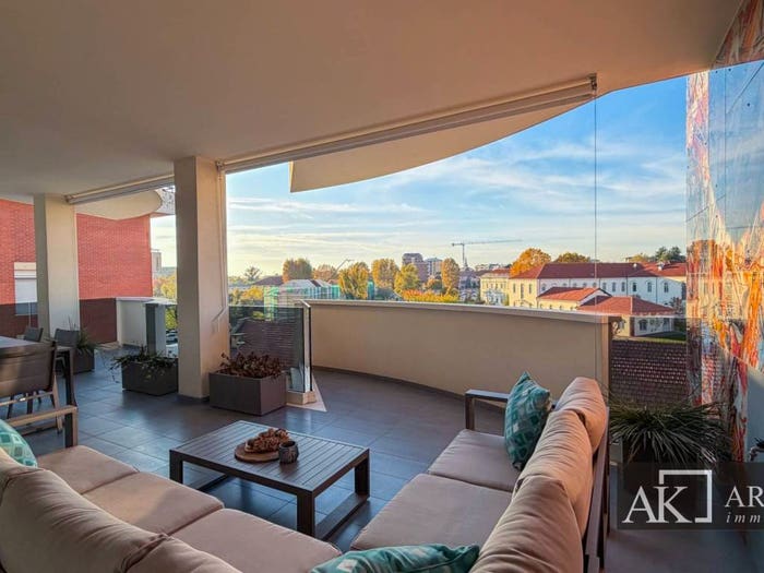 Appartamento con 6 locali in vendita in Via Monte San Gabriele, Porta Mortara, Novara