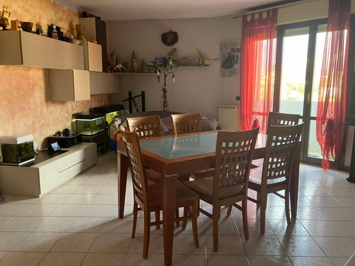 Appartamento con 6 locali in vendita in Avenza, Carrara