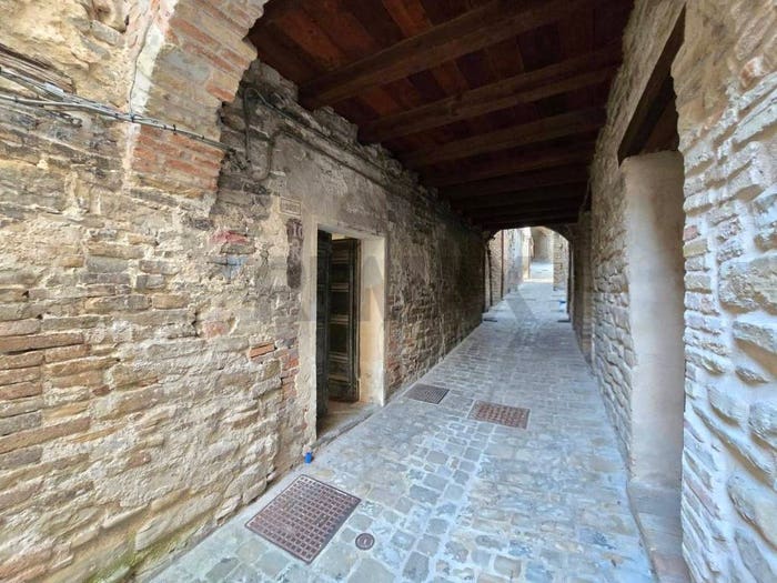 Casa con 5 locali in vendita in VIA RICCI DANTE, Centro, Serra San Quirico