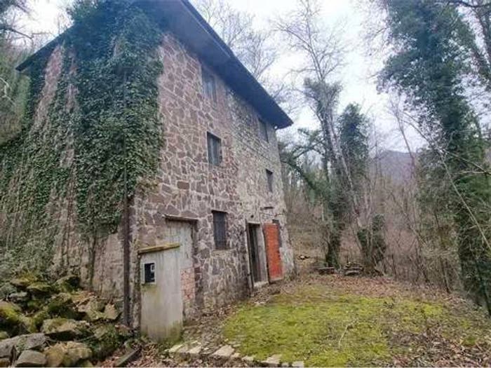 Casa con 6 locali in vendita in Località Barbamento, Pescaglia