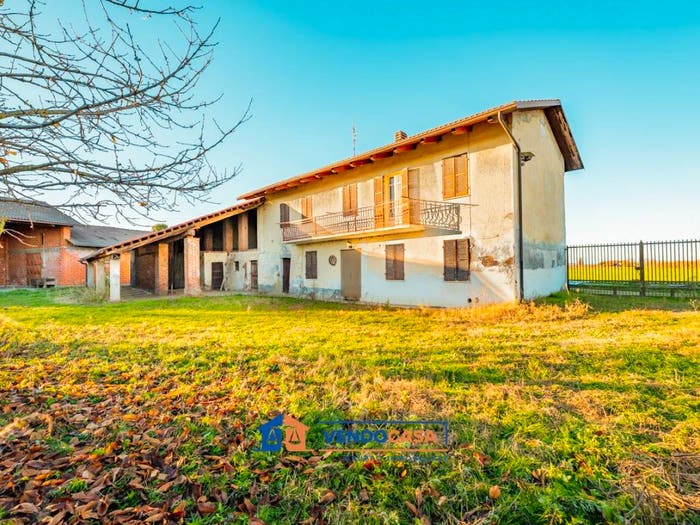 Casa con 6 locali in vendita in Strada del Cunio, Fossano