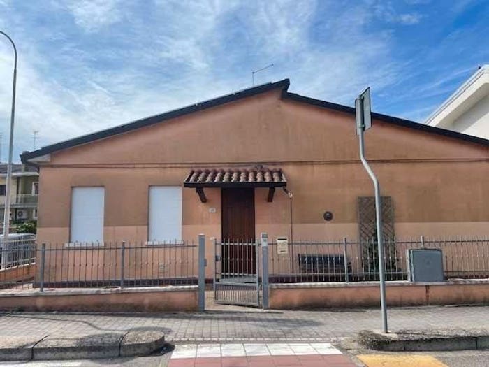 Casa bilocale in vendita in VIA GIROTTI A, Centro, Taglio di Po