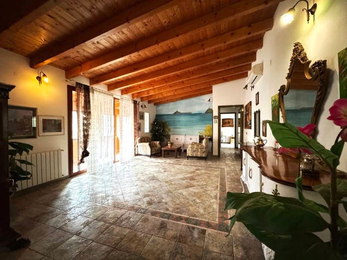 Appartamento con 6 locali in vendita in Via Settembre, Sonnino, Cagliari