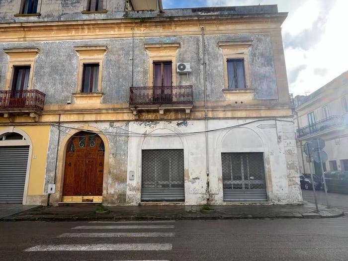 Appartamento con 6 locali in vendita in Via Martiri D'Otranto A, Cutrofiano