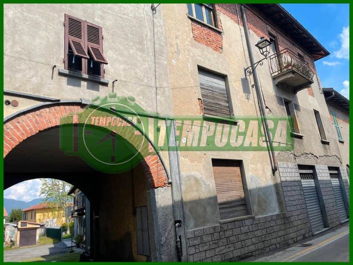 Casa con 6 locali in vendita in Via Aprile, Bardello con Malgesso e Bregano