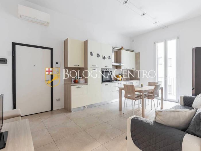 Appartamento con 5 locali in vendita in Via Giacomo Matteotti, Bolognina, Bologna