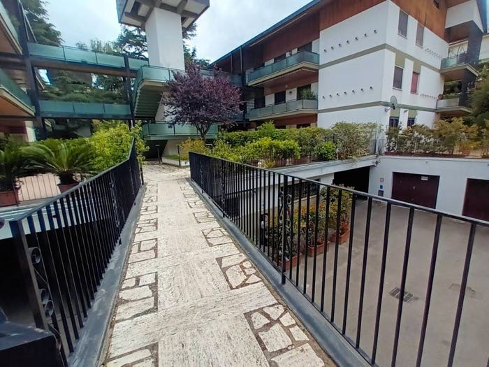 Appartamento trilocale in vendita in Via Vecchia di Grottaferrata, Semicentro, Marino