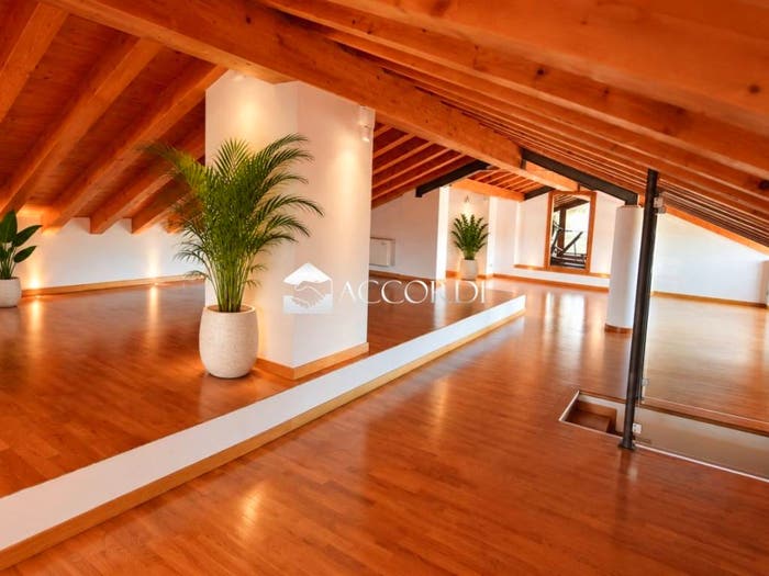 Casa con 6 locali in vendita in Via Roma, Centro, Montebelluna