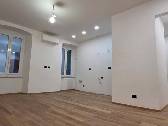 Appartamento quadrilocale in vendita in Piazza Niccolò Tommaseo, Foce, Genova