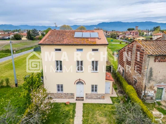 Casa con 6 locali in vendita in Via dei Mammini, San Concordio, Lucca