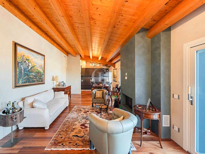 Appartamento quadrilocale in vendita in via Monte Baldo, Centro, Peschiera del Garda