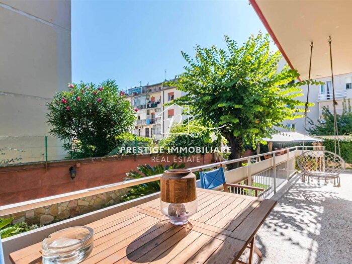 Appartamento con 5 locali in vendita in Fabbricotti, Livorno