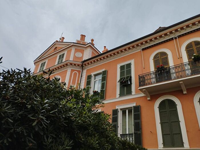 Appartamento quadrilocale in vendita in Via Vittorio Emanuele II, Centro, Bordighera