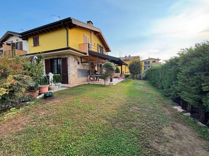 Casa quadrilocale in vendita in Via d'Antona, Bettola, Pozzo d'Adda