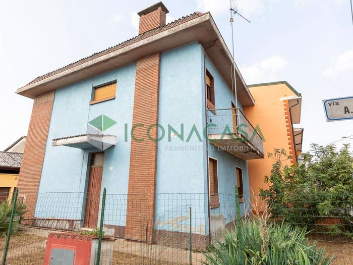 Casa quadrilocale in vendita in Via Alessandro Manzoni, Centro, San Bassano