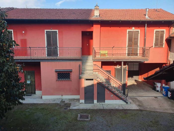 Casa con 6 locali in vendita in Via Roma, Piossasco