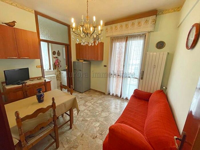 Appartamento bilocale in vendita in Via Giugno, Borghetto Santo Spirito