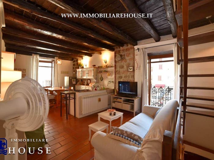 Appartamento con 6 locali in vendita in Piazza San Rocco, Bolsena