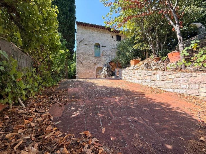 Casa con 6 locali in vendita in Via Fonti di Moiano, Centro Storico, Assisi
