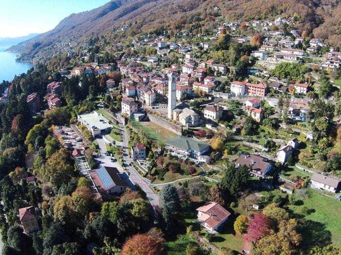 Casa con 6 locali in vendita in Via per Cadevecchio, Oggebbio