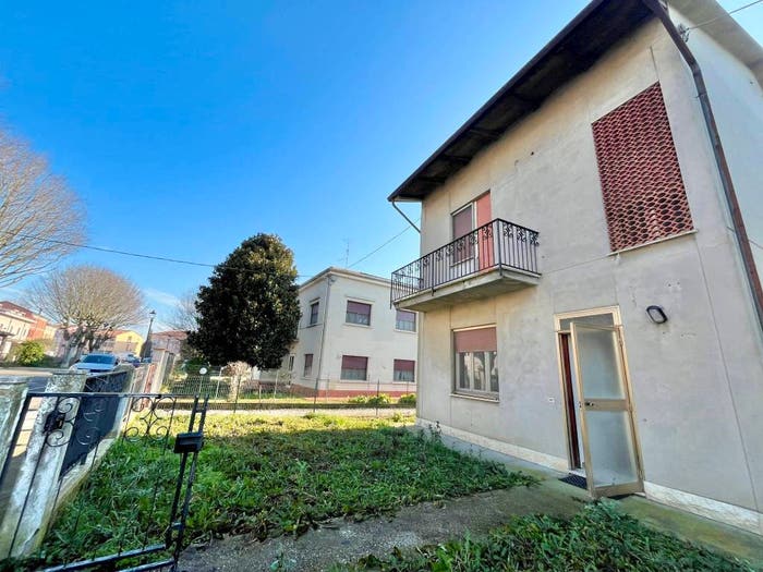 Casa con 5 locali in vendita in Via Giuseppe Garibaldi, Centro, Moglia