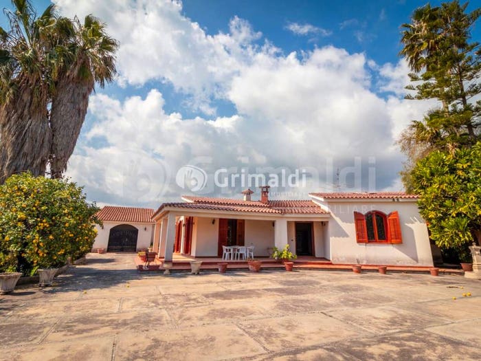 Casa con 6 locali in vendita in Via Bella Pettinata, Avola