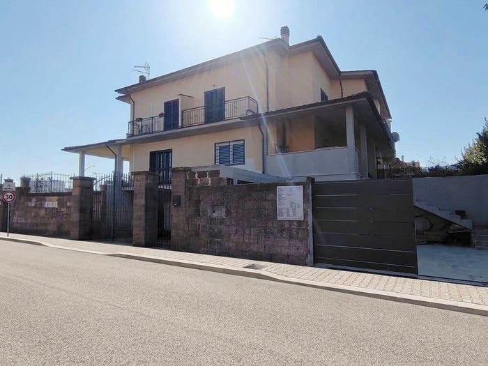 Appartamento quadrilocale in vendita in Via delle Acacie, Monterosi