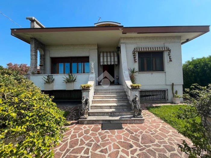 Casa con 5 locali in vendita in Via Trieste, Centro, Castel d'Ario