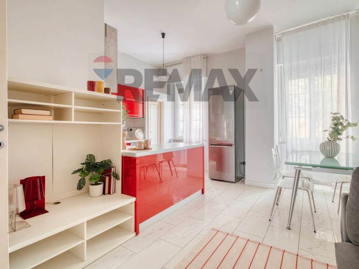Appartamento trilocale in vendita in Via Achille Zezon, Centrale, Milano