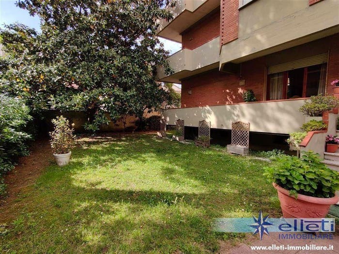 Appartamento con 6 locali in vendita in Marina di Massa Centro, Massa